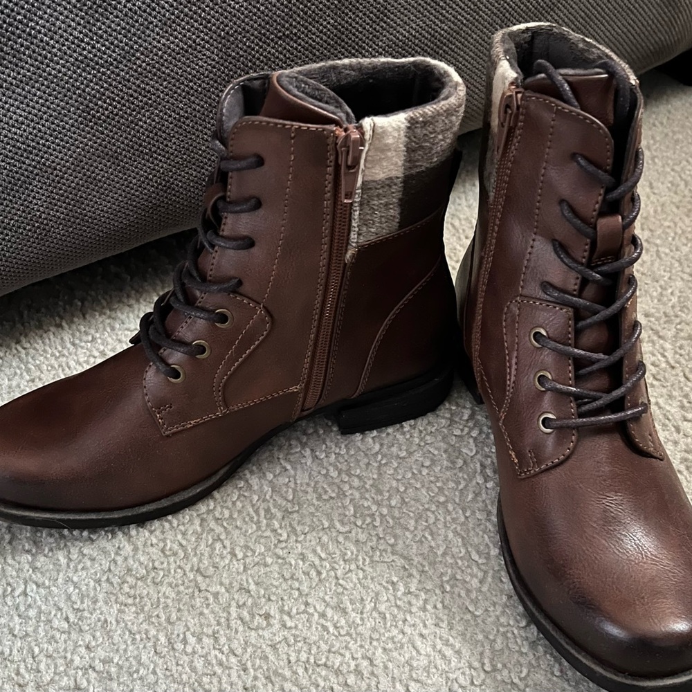 Josef Seibel Women’s Brown Leather Boots. New.